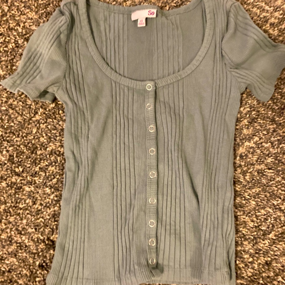 Sage green crop top with short sleeves